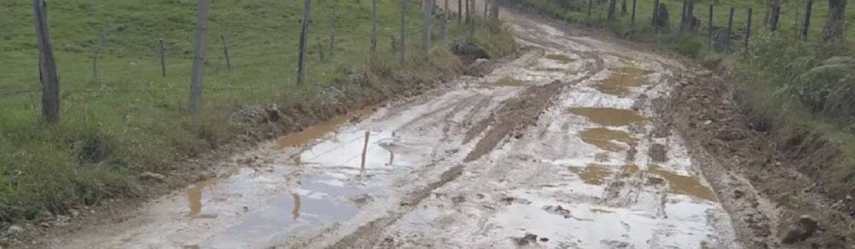 Habitantes de las zonas de San Pablo y San Isidro perjudicados por el mal estado de las vías